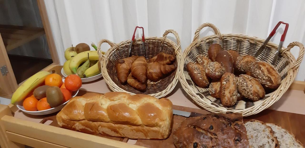 Logis Hotel Restaurant Le Relais De L'Abbaye Saint-Evroult-Notre-Dame-du-Bois Екстериор снимка