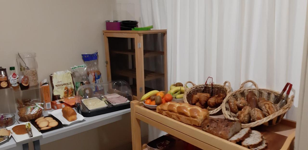Logis Hotel Restaurant Le Relais De L'Abbaye Saint-Evroult-Notre-Dame-du-Bois Екстериор снимка